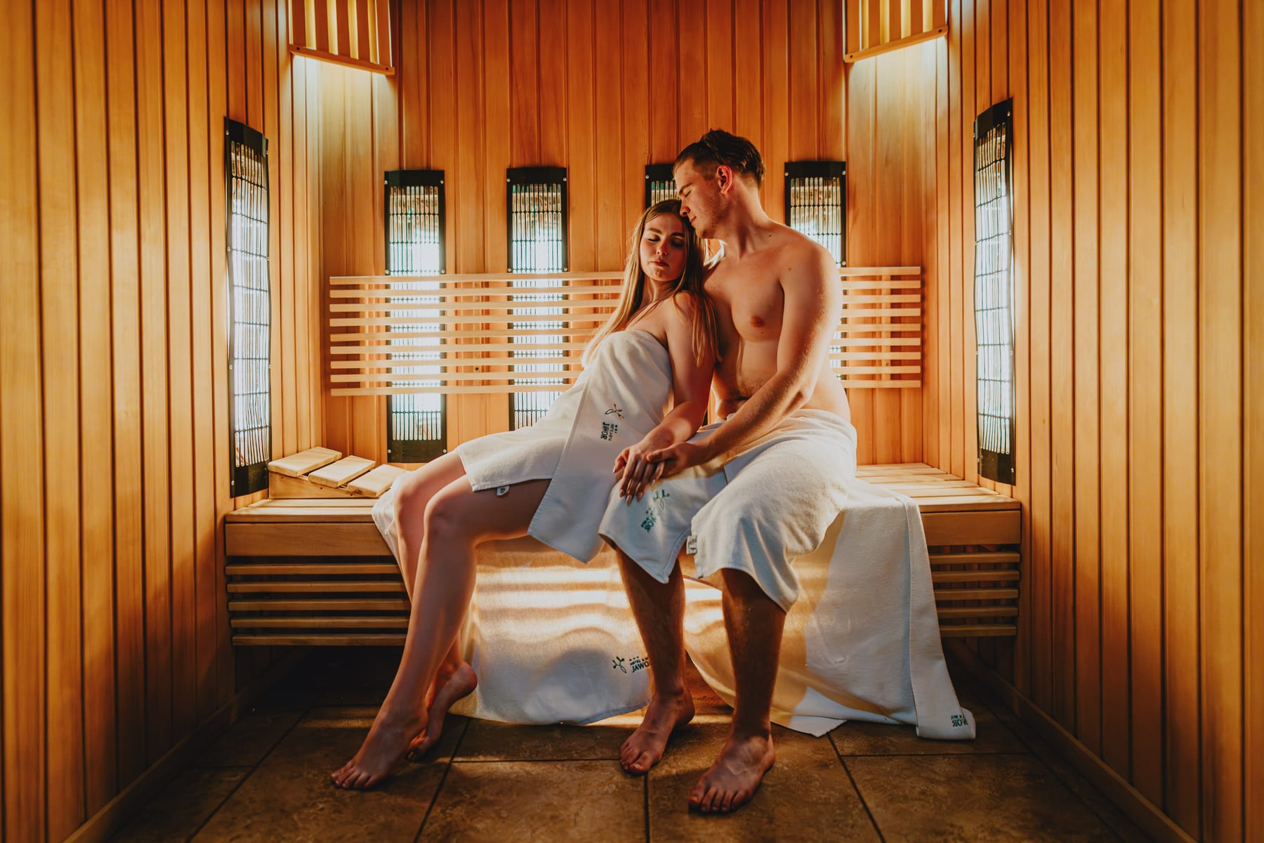 Para w saunie infrared — strefa Wellness wchodzi w pakiet z obiadokolacją