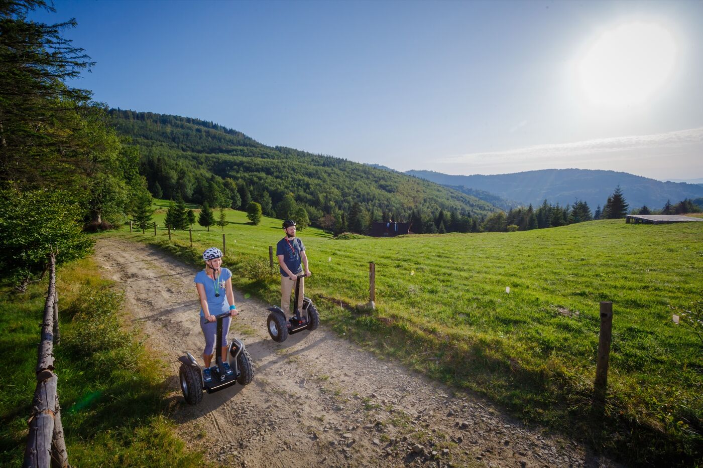 Jazda na segwayach z panoramą Beskidów — niecodzienna atrakcja przy hotelu