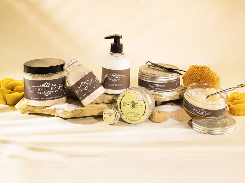 Kosmetyki Honey Therapy — sól kąpielowa z pyłkiem pszczelim, masło do ciała i plaster miodu